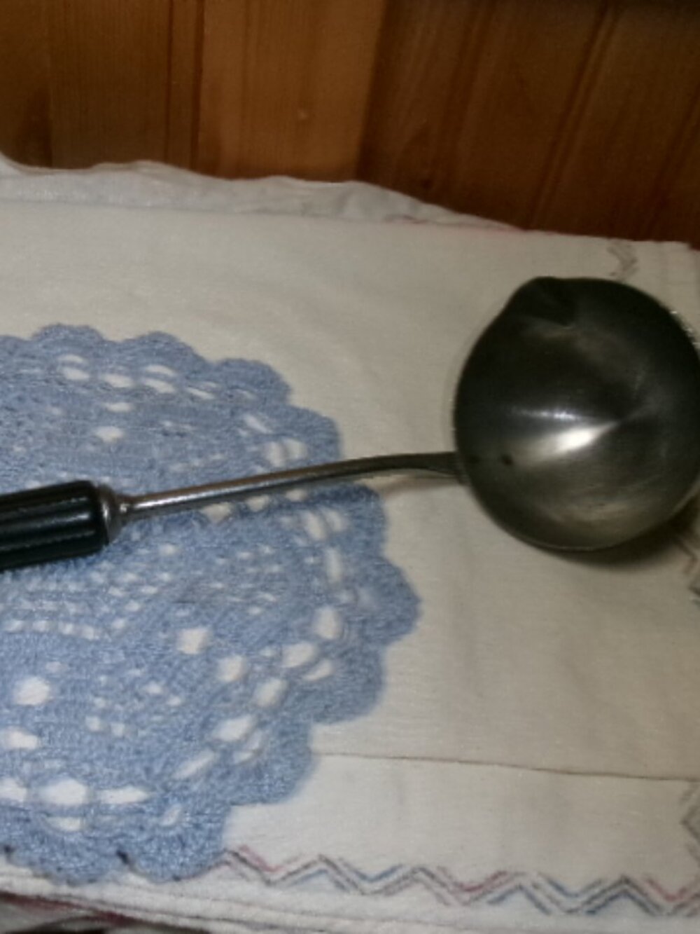 VTG ANDROCK STAINLESS STEEL SOUP LADLE WITH SPOUT VTG PLASTIC LUCITE HANDLE